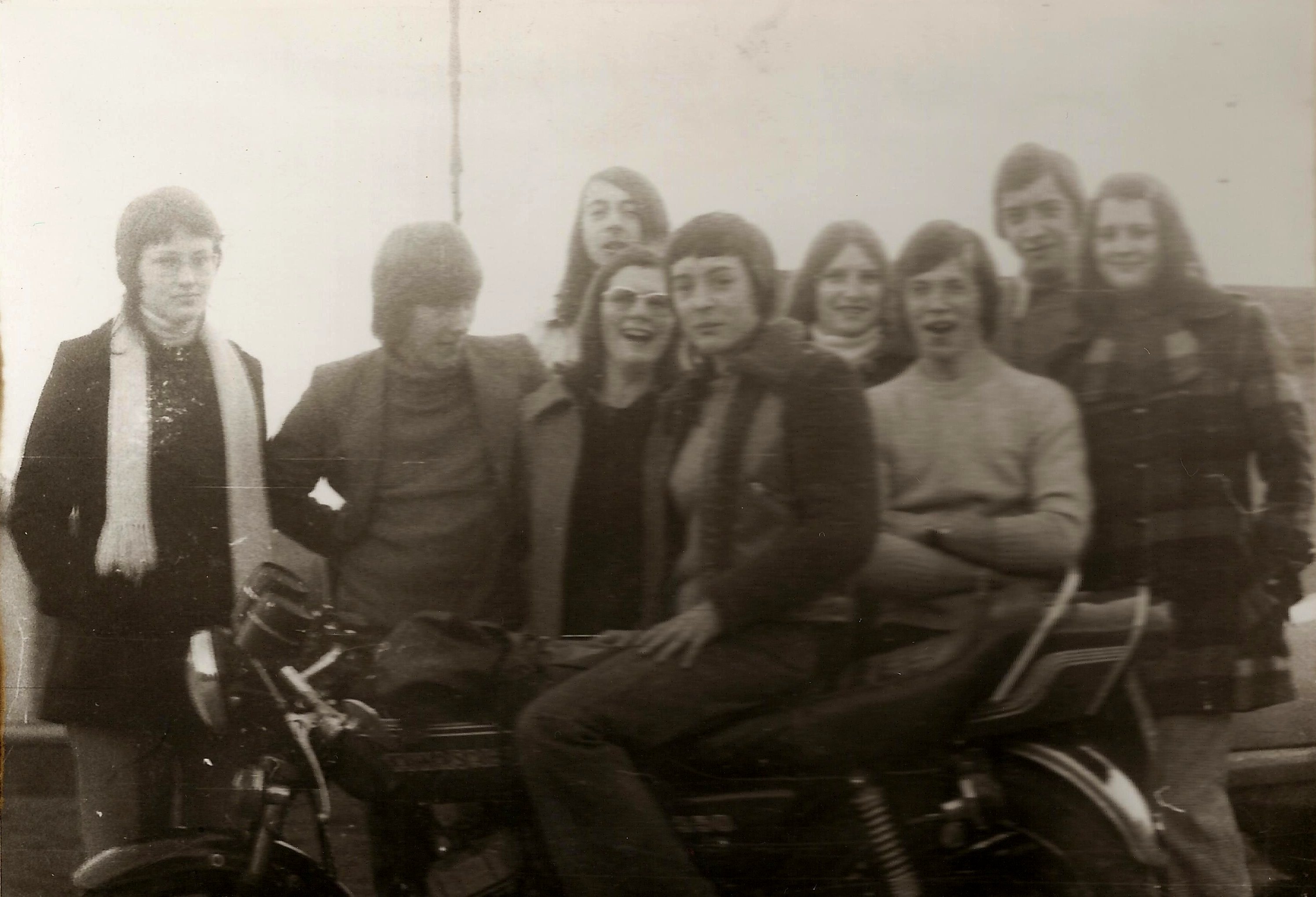 1974-(01)le mercredi aprem avec les internes 350 kawa à Claude Leroy.jpeg